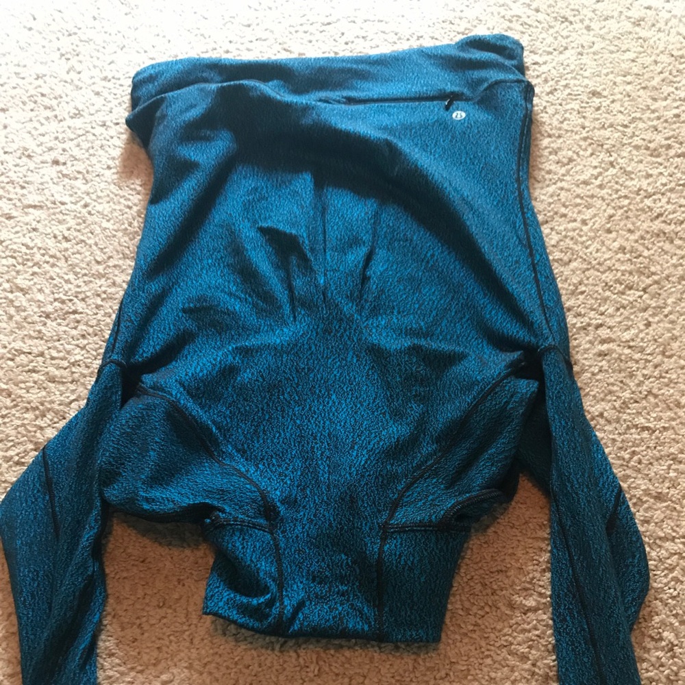 Lululemon pullover . Size 4 - Picture 2 of 3